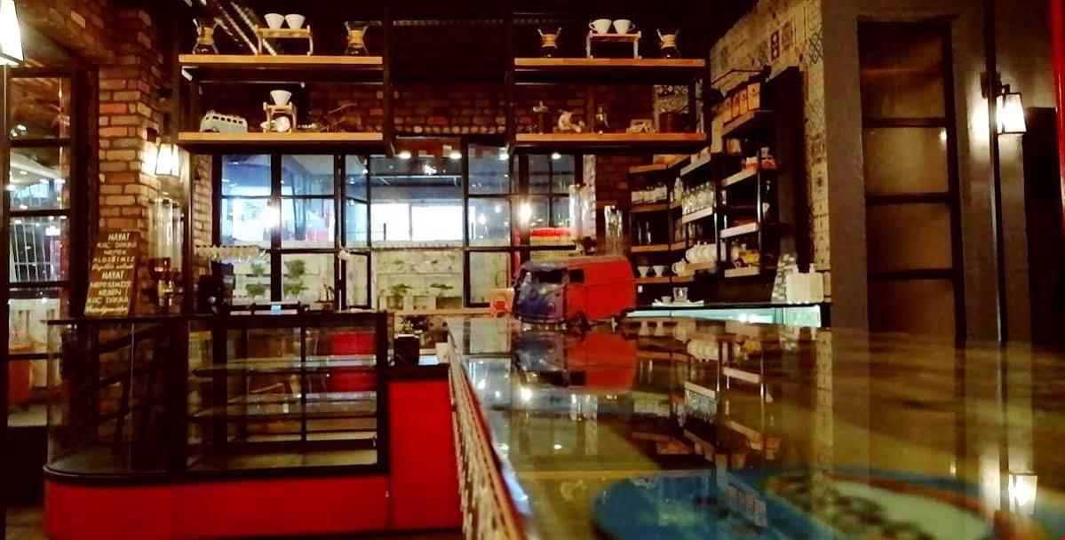 Voswos Garage Coffee Hotel Анталія Екстер'єр фото