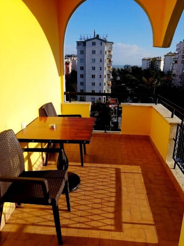 Voswos Garage Coffee Hotel Анталія Екстер'єр фото
