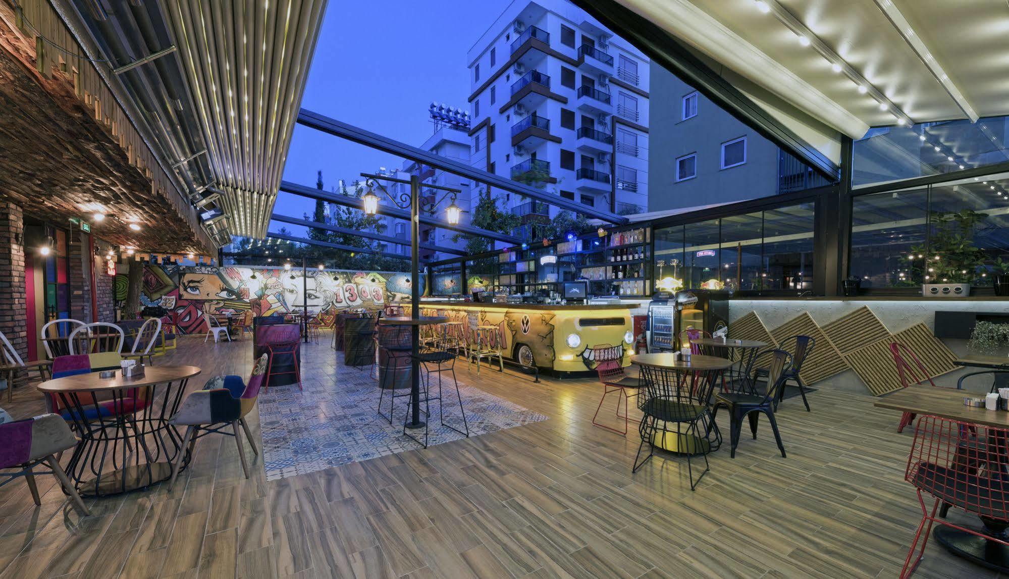 Voswos Garage Coffee Hotel Анталія Екстер'єр фото