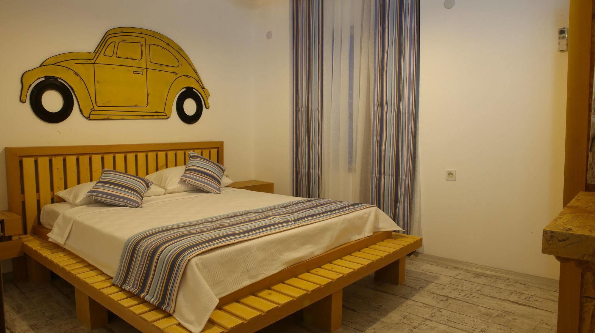 Voswos Garage Coffee Hotel Анталія Екстер'єр фото